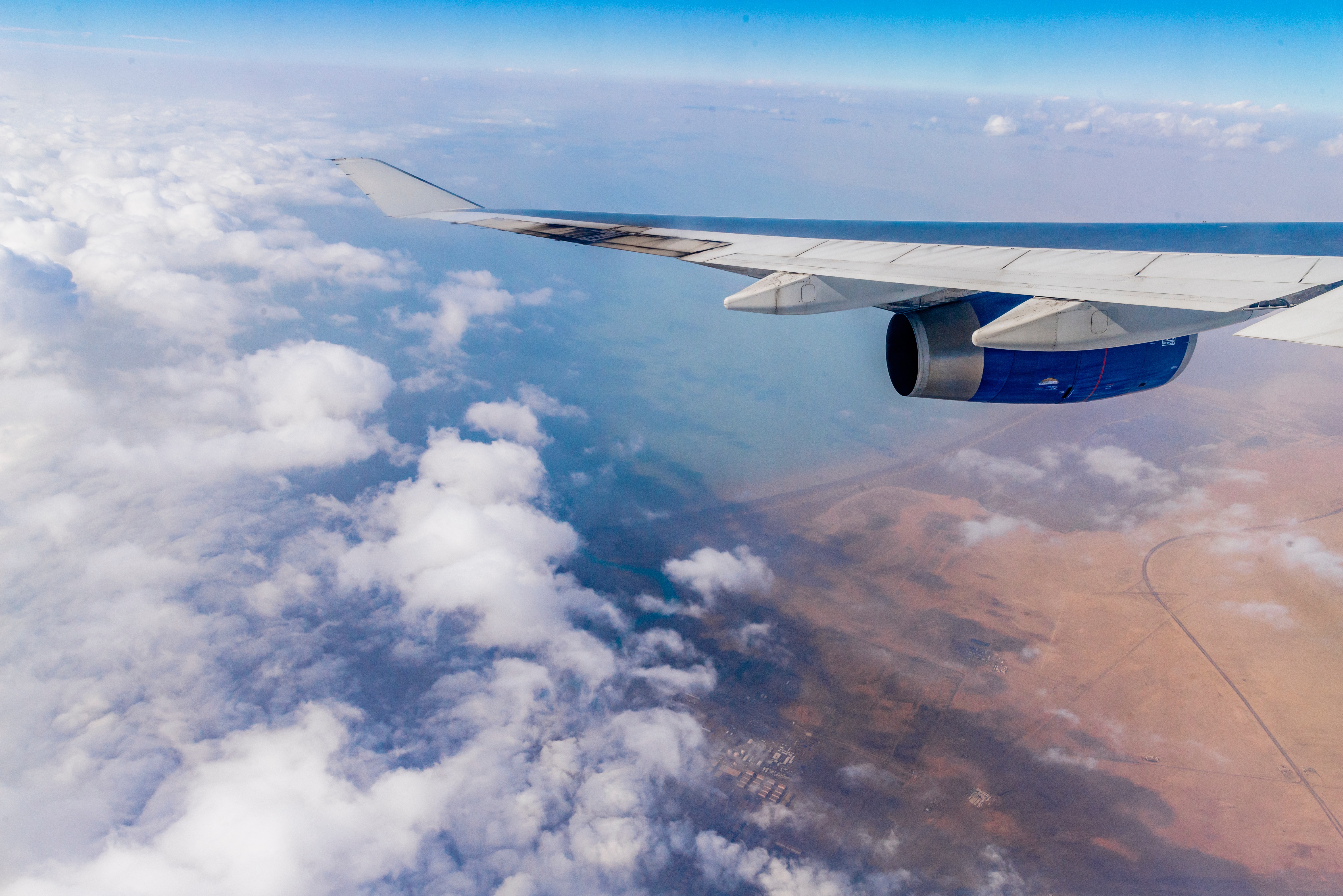 Wings and engine of an aeroplane